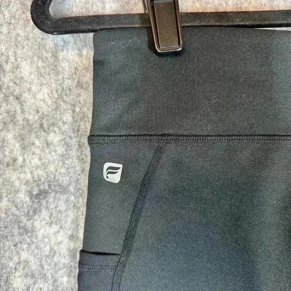 Fabletics Mid-Rise Mesh Powerhold Capri - Small - Picture 6 of 7